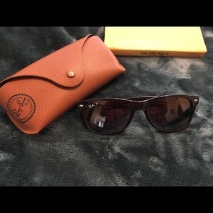 100% authentic RayBan Wayfarer Polarized 52mm